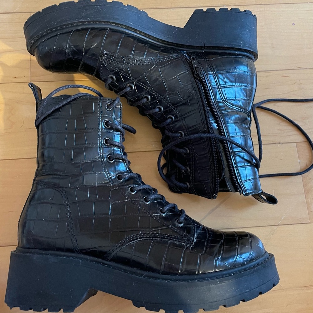 Steve Madden Black Crocodile Platform Combat Boots - Women’s 8.5